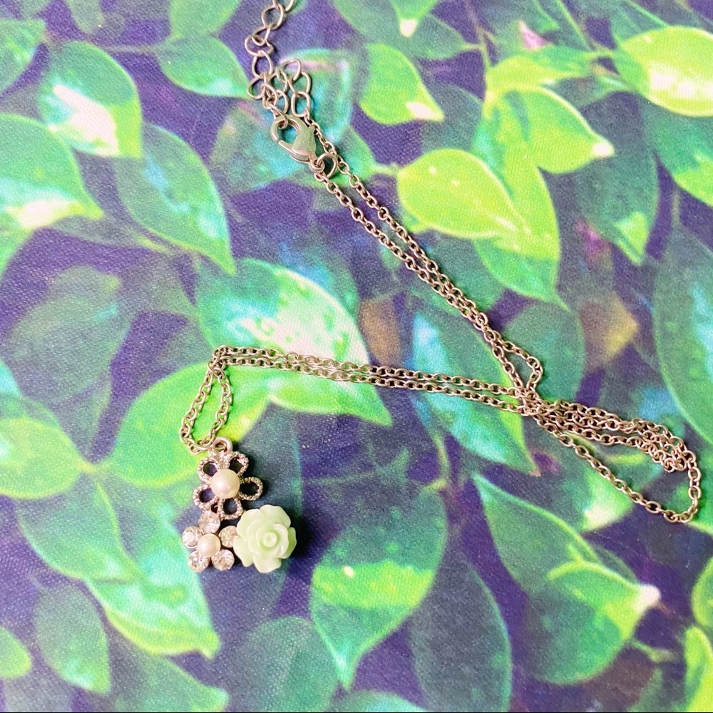 Flower trio necklace